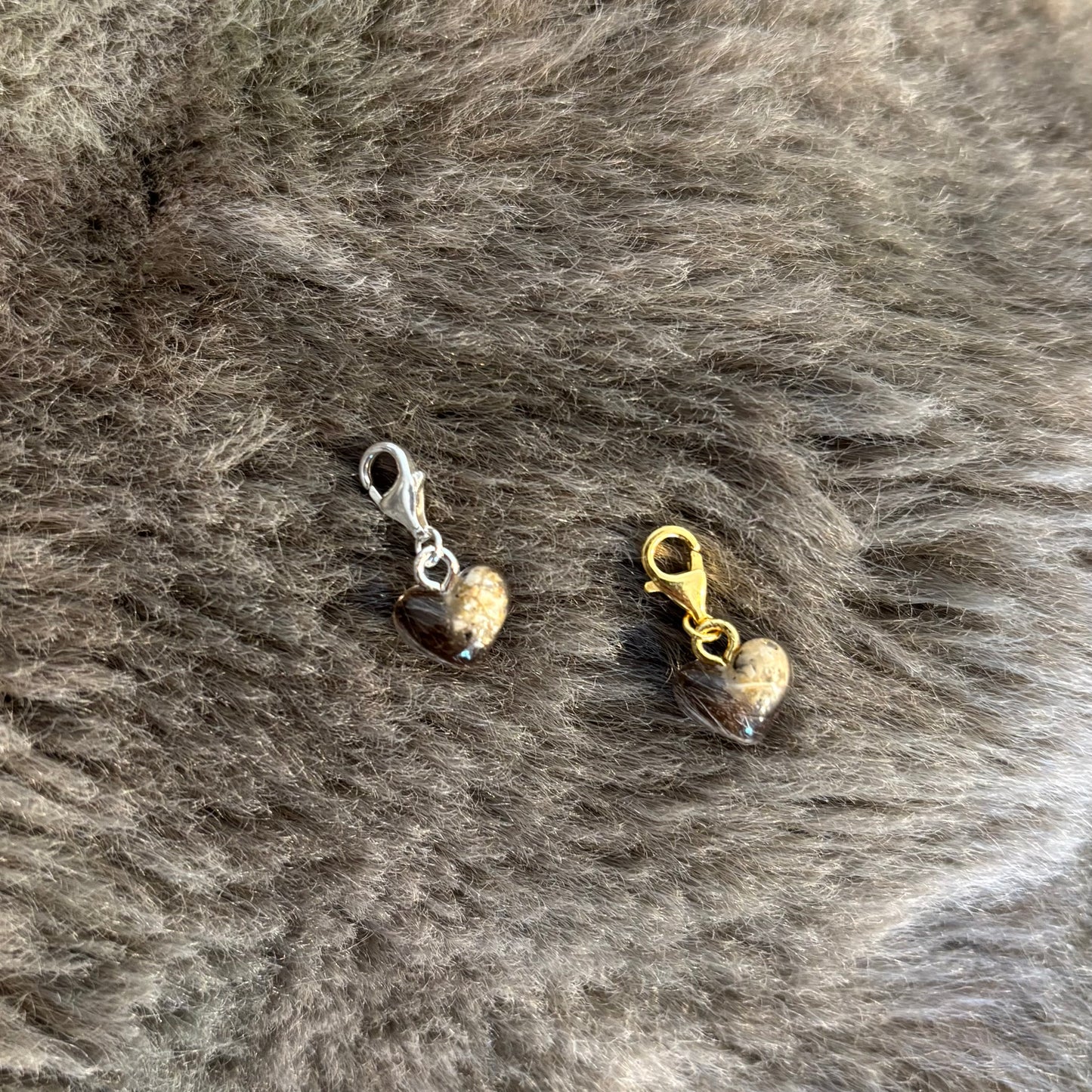 Erinnerungscharm mit personalisiertem Fellanhänger