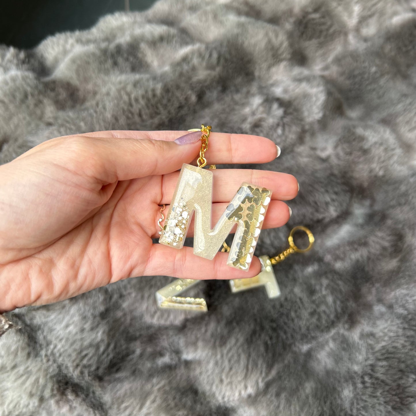 Schlüsselanhänger Buchstabe mit Kleeblättern