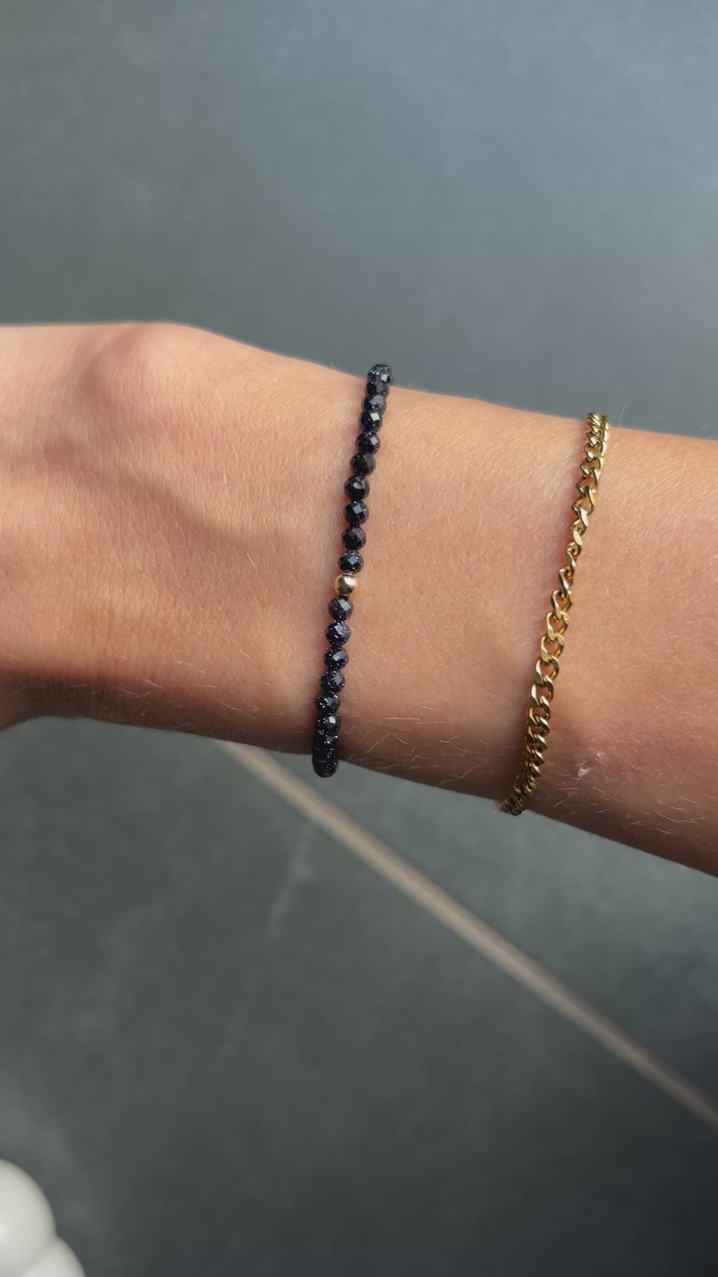 Armband aus blauem Sandstein